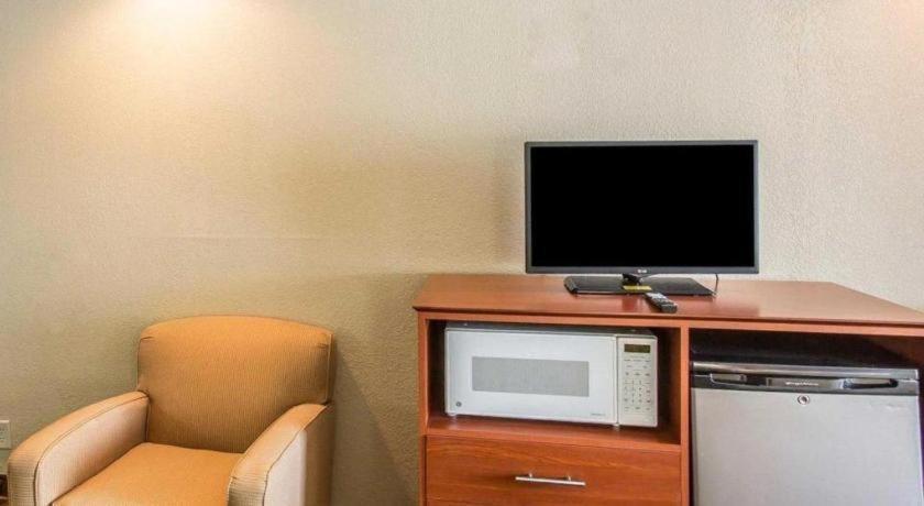 Quality Inn & Suites Mount Juliet Extérieur photo